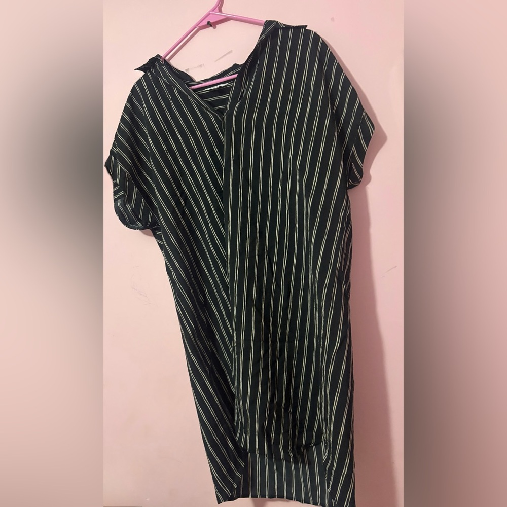 ⭐️Striped Black and White V-Neck Shift Dress
